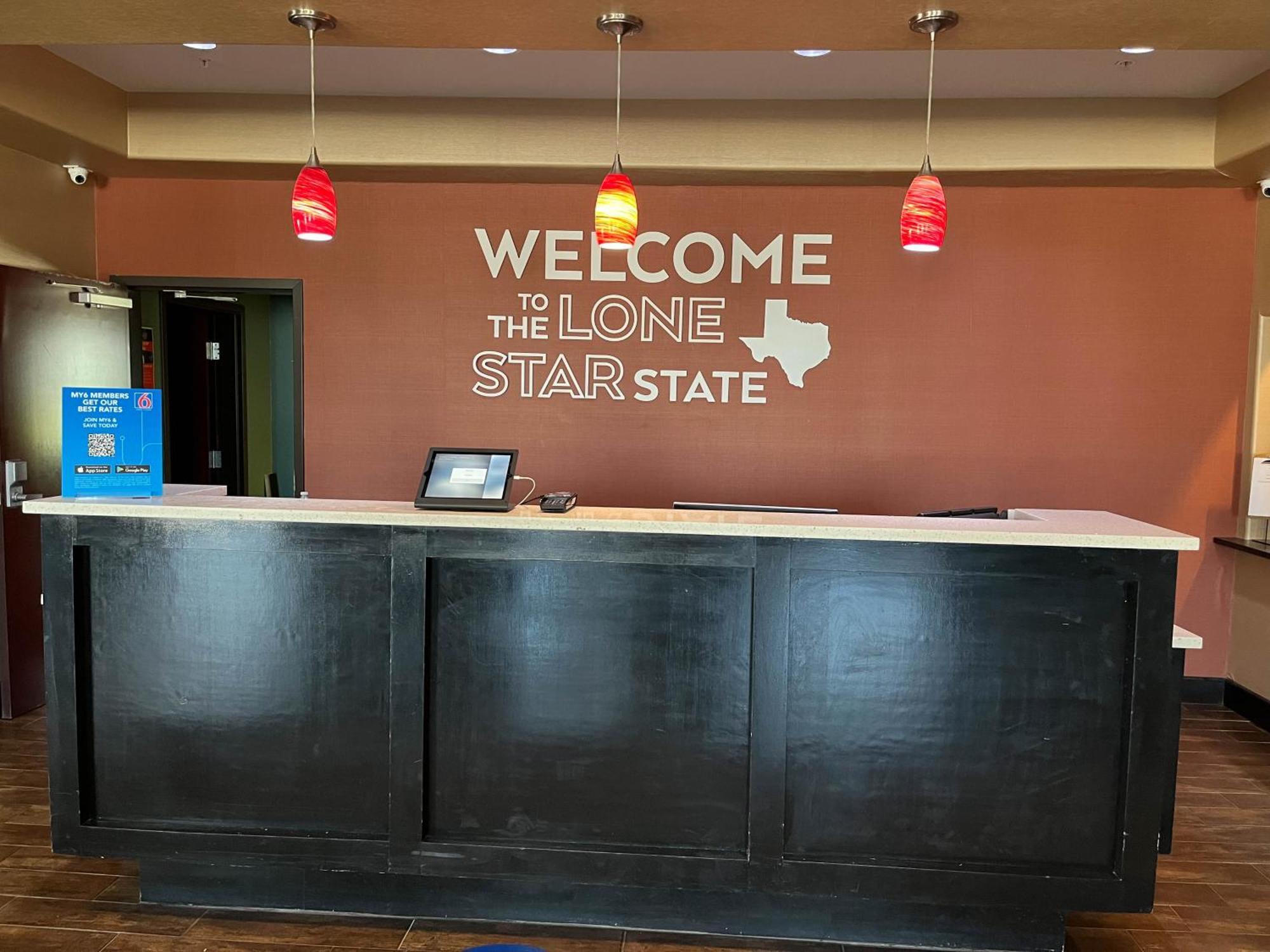 Quality Inn & Suites Pearsall Exterior photo