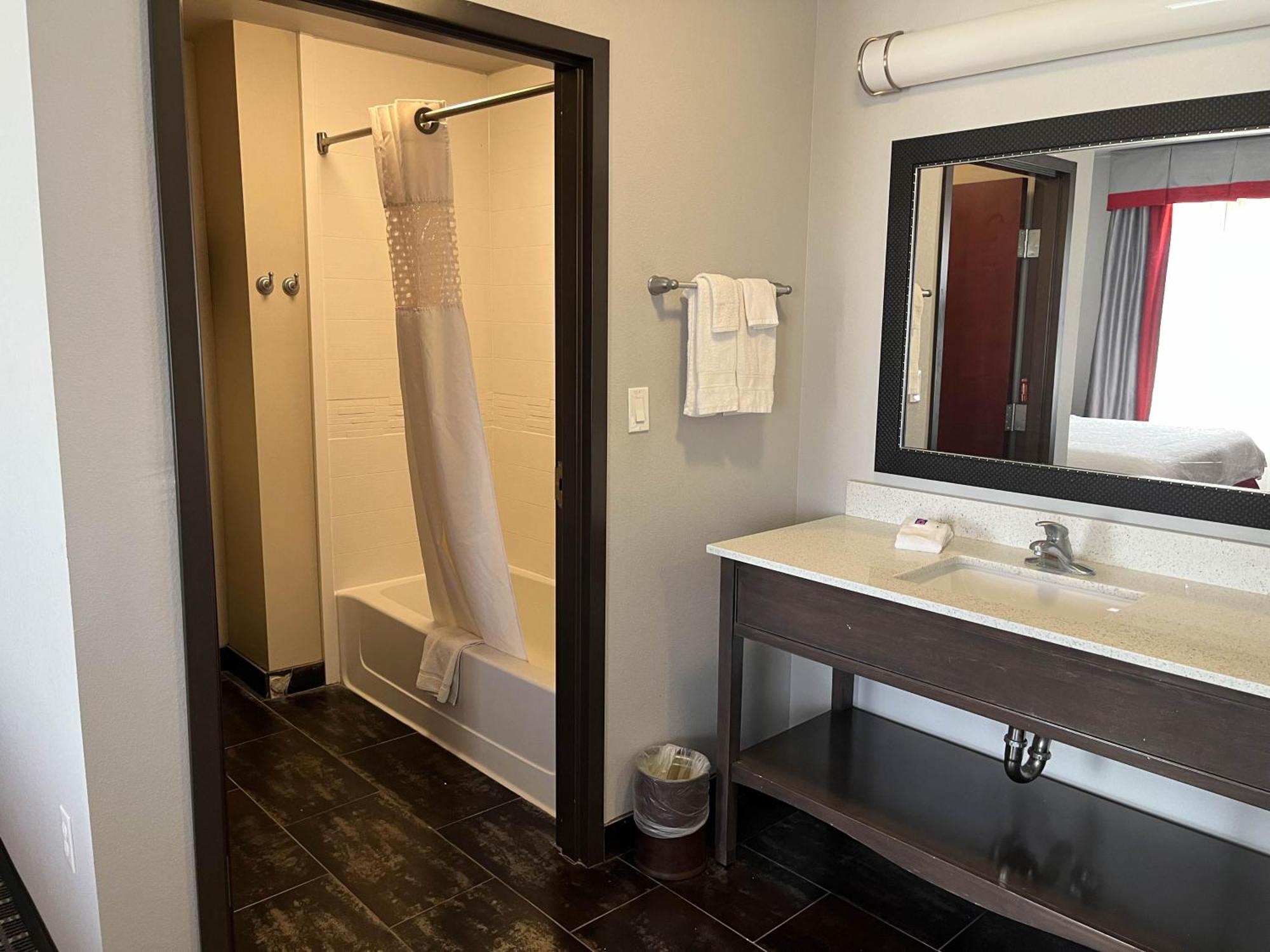 Quality Inn & Suites Pearsall Exterior photo